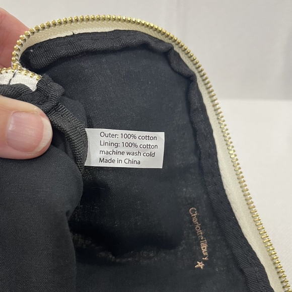 Charlotte Tilbury 1st Edition Makeup Bag Lip Print Travel Bag New Condition - Picture 4 of 5